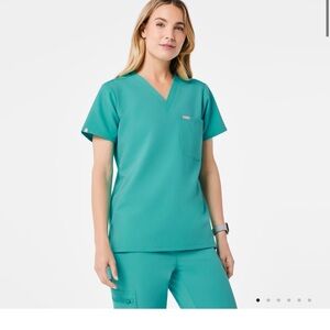 Figs Catrina scrub top